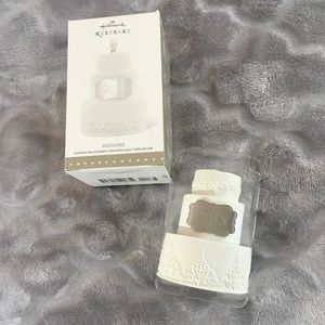 Hallmark 2015 Wedding Cake Christmas Ornament